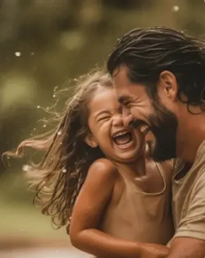 Vater mit Tochter, lachend